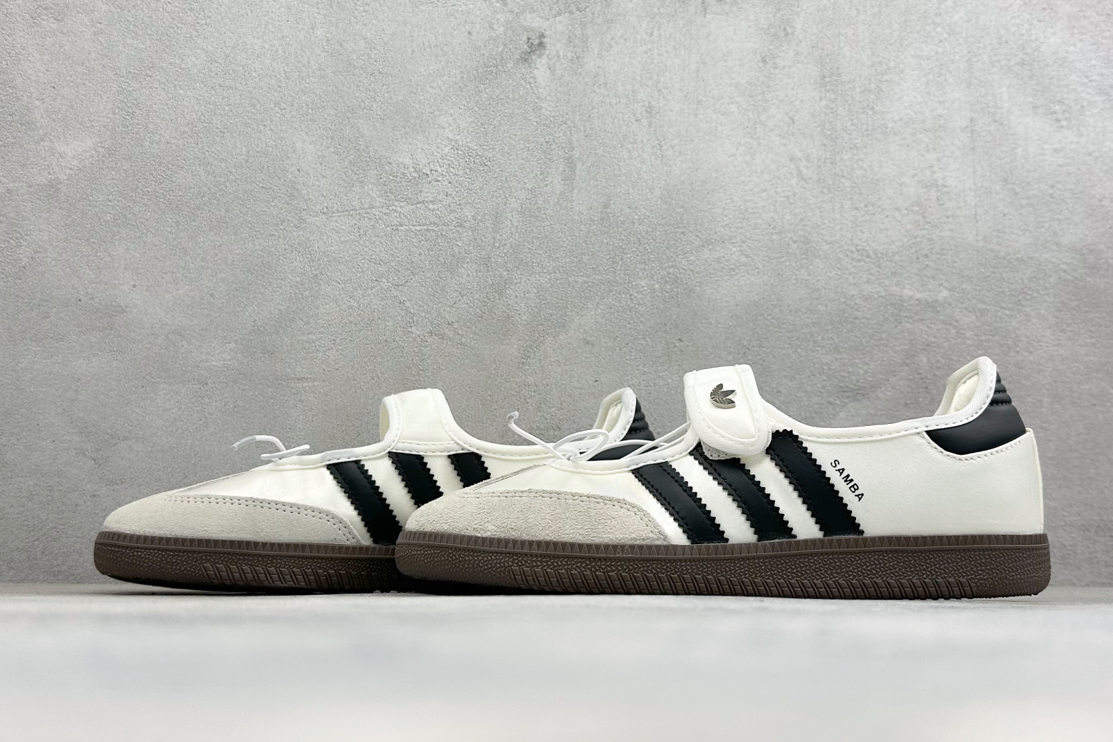 FX版Adidas三叶草SAMBA Jane W 玛丽珍鞋 该鞋款鞋面采用多种材料拼接(缝/车线) Superstar系 FX版Adidas三叶草SAMBA Jane W 玛丽珍鞋 该鞋款鞋面采用多种材料拼接(缝/车线) Superstar系
