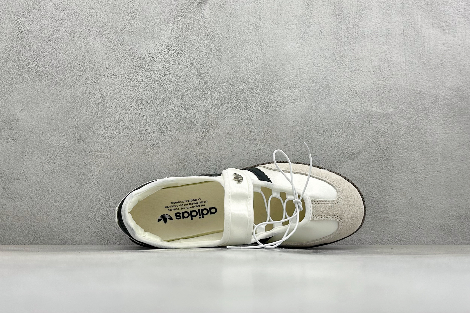 FX版Adidas三叶草SAMBA Jane W 玛丽珍鞋 该鞋款鞋面采用多种材料拼接(缝/车线) Superstar系 FX版Adidas三叶草SAMBA Jane W 玛丽珍鞋 该鞋款鞋面采用多种材料拼接(缝/车线) Superstar系