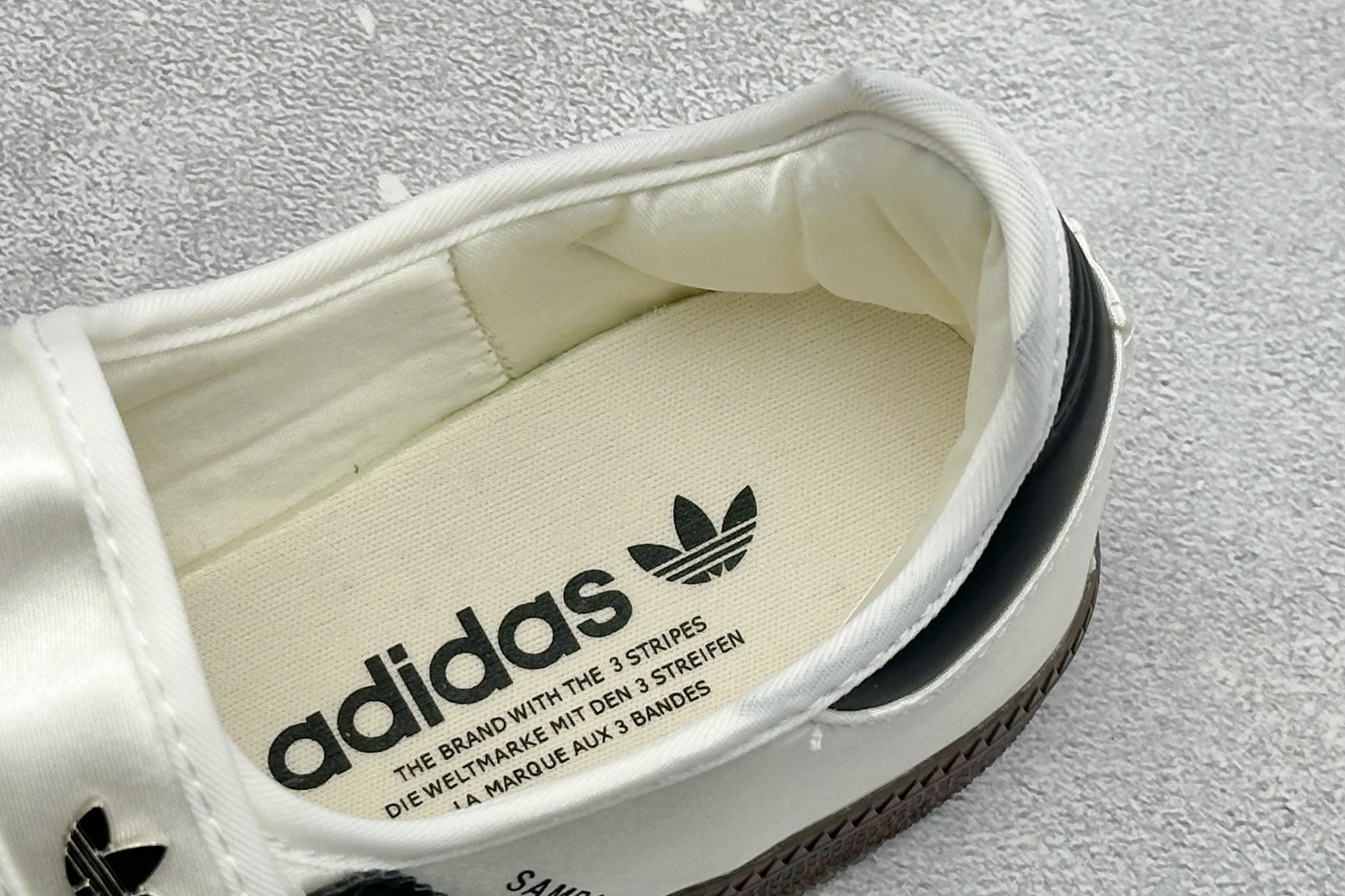 FX版Adidas三叶草SAMBA Jane W 玛丽珍鞋 该鞋款鞋面采用多种材料拼接(缝/车线) Superstar系 FX版Adidas三叶草SAMBA Jane W 玛丽珍鞋 该鞋款鞋面采用多种材料拼接(缝/车线) Superstar系