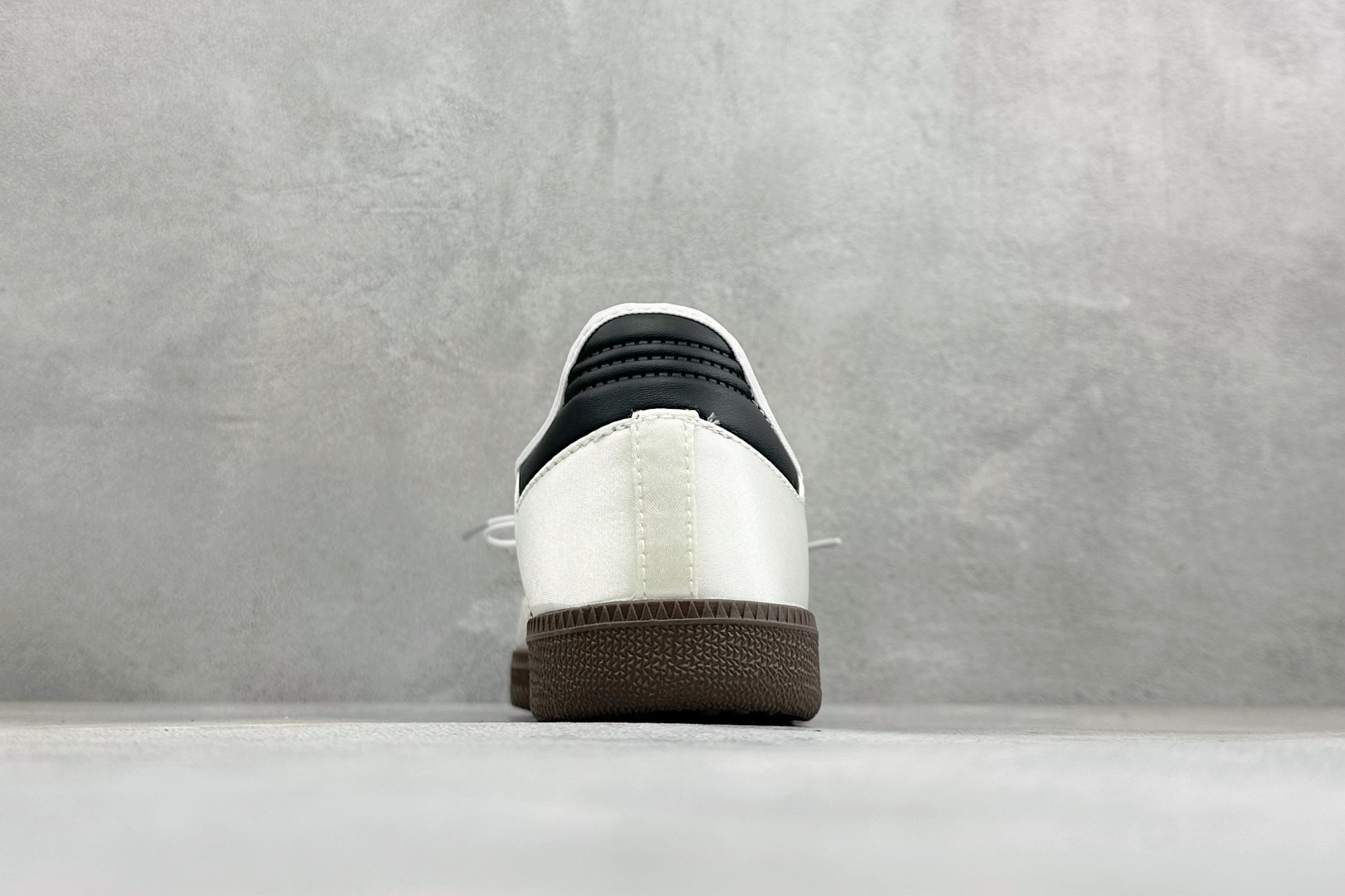 FX版Adidas三叶草SAMBA Jane W 玛丽珍鞋 该鞋款鞋面采用多种材料拼接(缝/车线) Superstar系 FX版Adidas三叶草SAMBA Jane W 玛丽珍鞋 该鞋款鞋面采用多种材料拼接(缝/车线) Superstar系