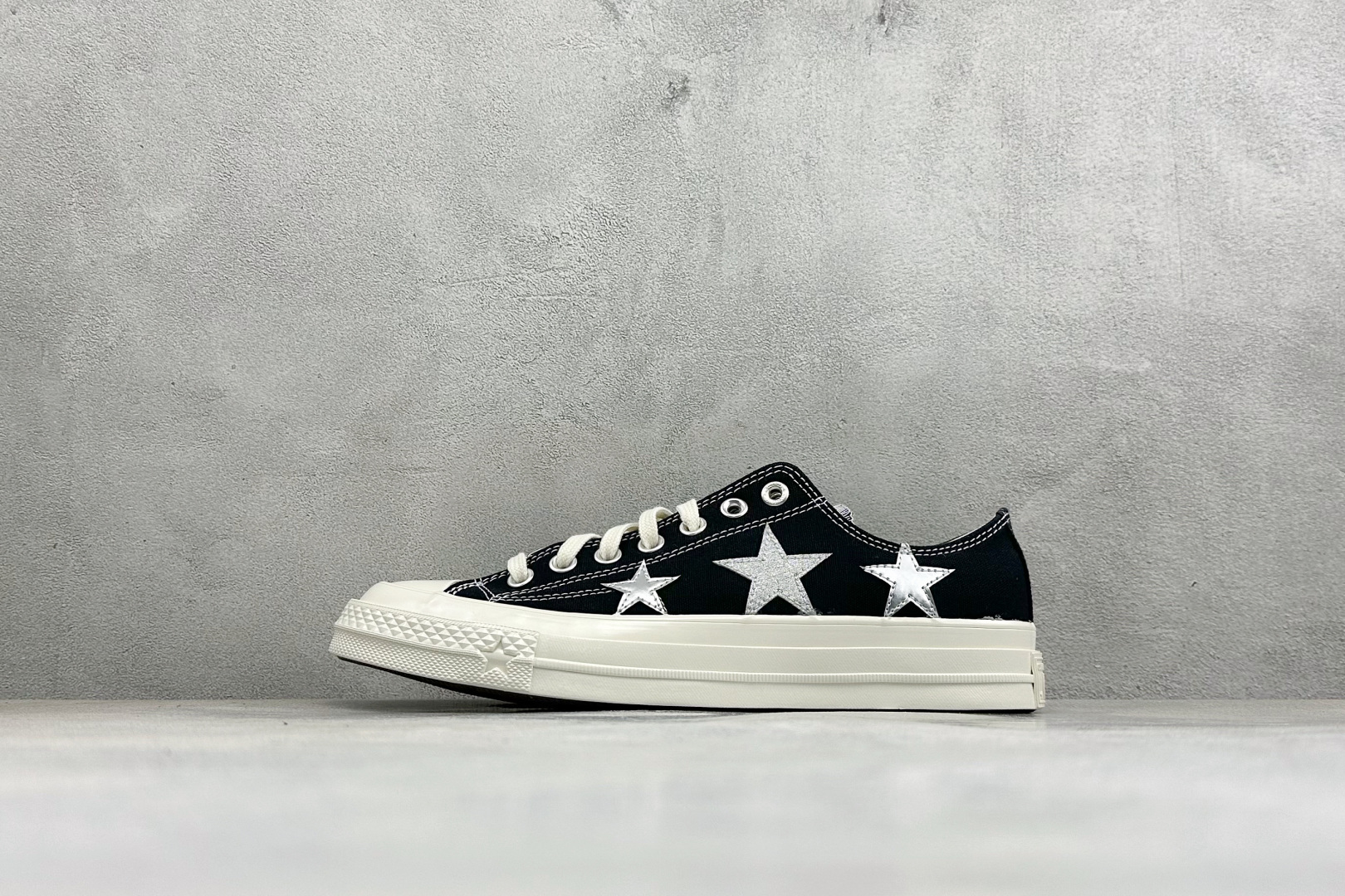 Converse Chuck 70x 星星印花运动低帮帆布鞋 货号：A24220C 尺码：35 36 36.5 37 3