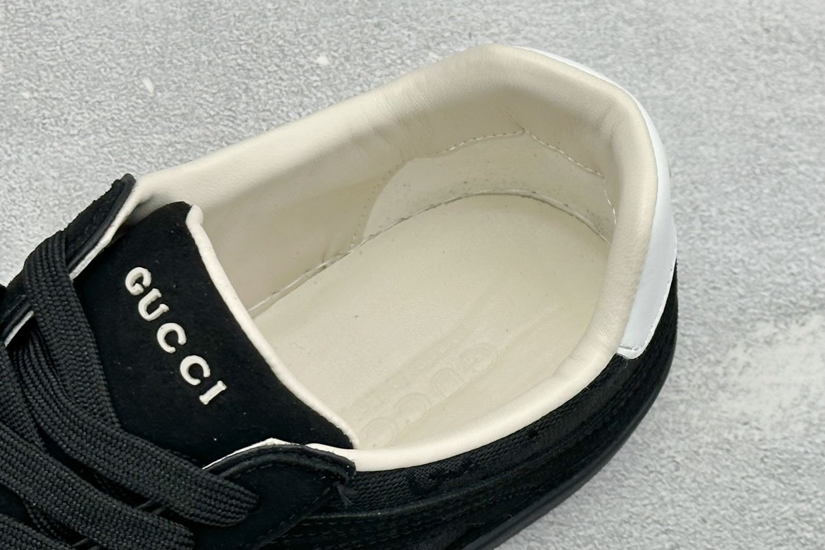 GUCCI/古驰百搭休闲运动板鞋 明星同款 小红书爆款 鞋面走线工整 清晰质感 高端时尚 简约大气 防滑舒适 货号:AA GUCCI/古驰百搭休闲运动板鞋 明星同款 小红书爆款 鞋面走线工整 清晰质感 高端时尚 简约大气 防滑舒适 货号:AA