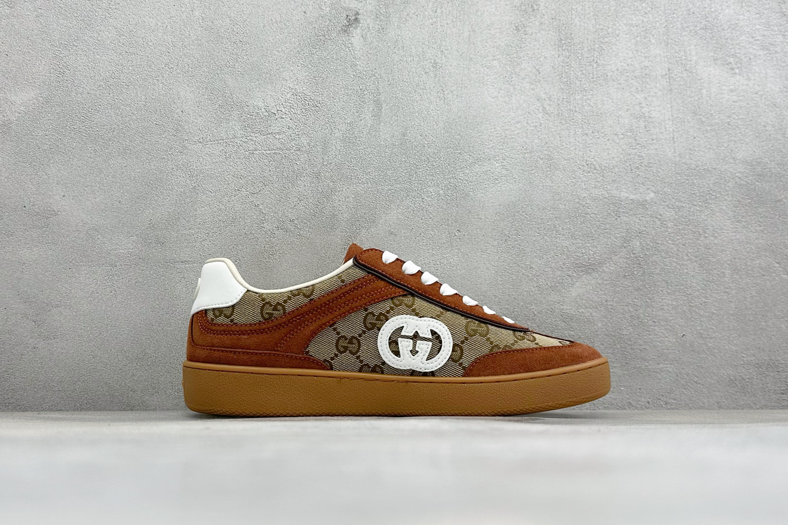 GUCCI/古驰百搭休闲运动板鞋 明星同款 小红书爆款 鞋面走线工整 清晰质感 高端时尚 简约大气 防滑舒适 货号:AA GUCCI/古驰百搭休闲运动板鞋 明星同款 小红书爆款 鞋面走线工整 清晰质感 高端时尚 简约大气 防滑舒适 货号:AA