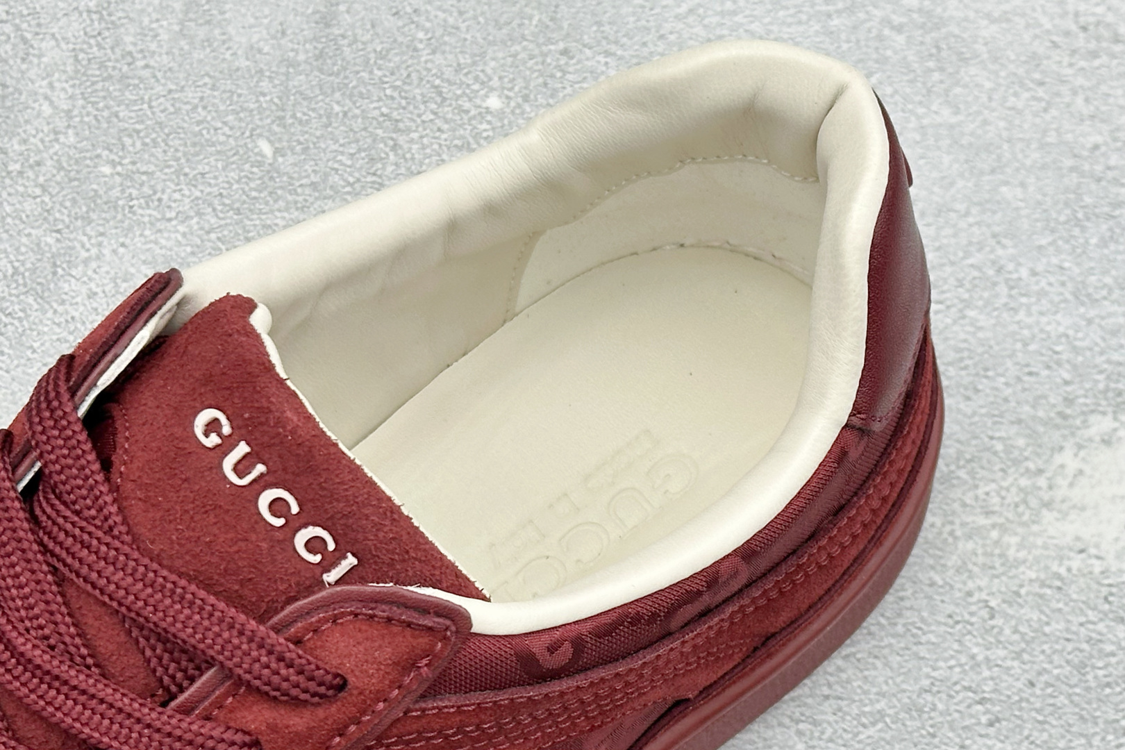 GUCCI/古驰百搭休闲运动板鞋 明星同款 小红书爆款 鞋面走线工整 清晰质感 高端时尚 简约大气 防滑舒适 货号:AA GUCCI/古驰百搭休闲运动板鞋 明星同款 小红书爆款 鞋面走线工整 清晰质感 高端时尚 简约大气 防滑舒适 货号:AA