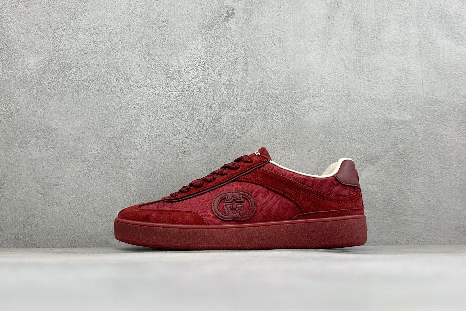 GUCCI/古驰百搭休闲运动板鞋 明星同款 小红书爆款 鞋面走线工整 清晰质感 高端时尚 简约大气 防滑舒适 货号:AA GUCCI/古驰百搭休闲运动板鞋 明星同款 小红书爆款 鞋面走线工整 清晰质感 高端时尚 简约大气 防滑舒适 货号:AA