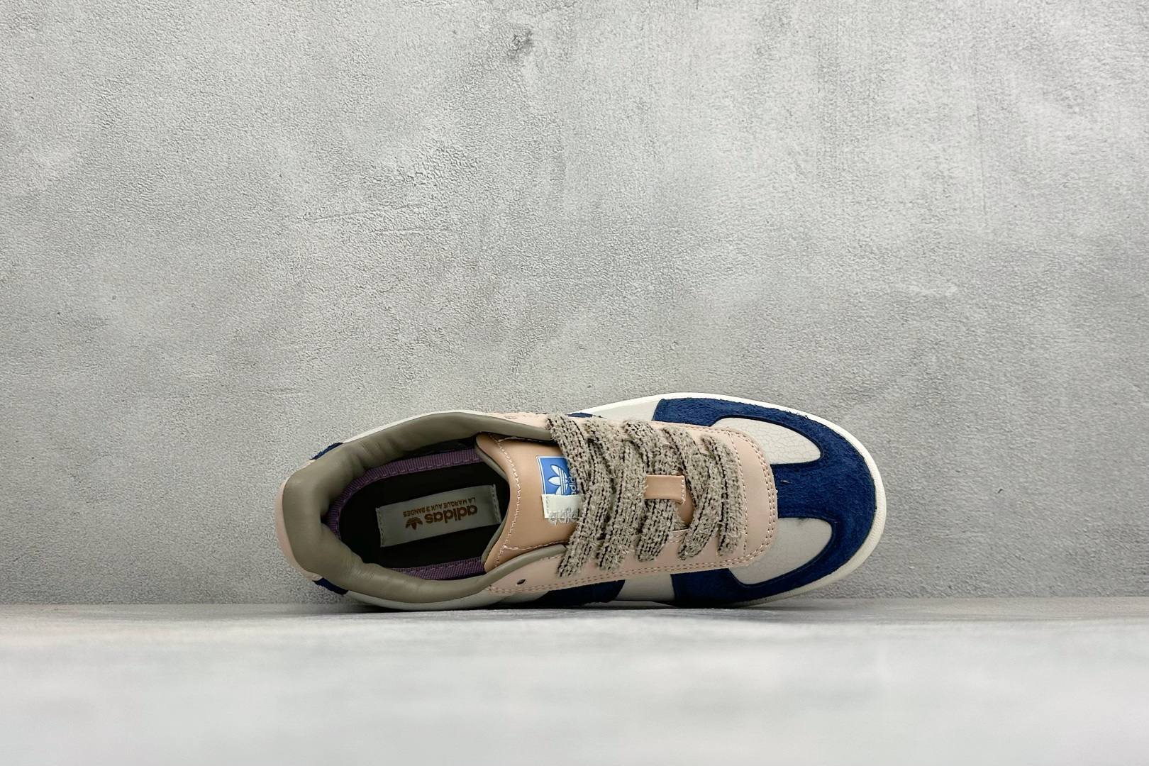 阿迪达斯 adidas BW Army BW Army 舒适百搭 马吉拉德训鞋 货号：KH7859 尺码：36-45 