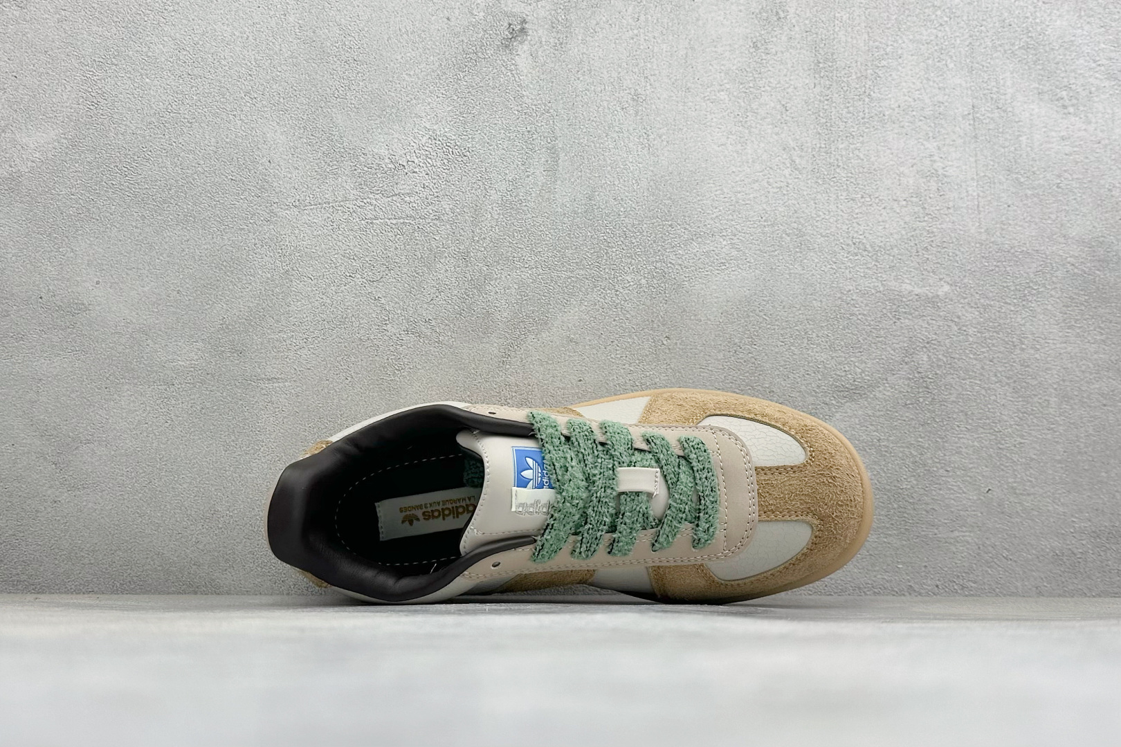 阿迪达斯 adidas BW Army BW Army 舒适百搭 马吉拉德训鞋 货号：KK0183 尺码：36-45 