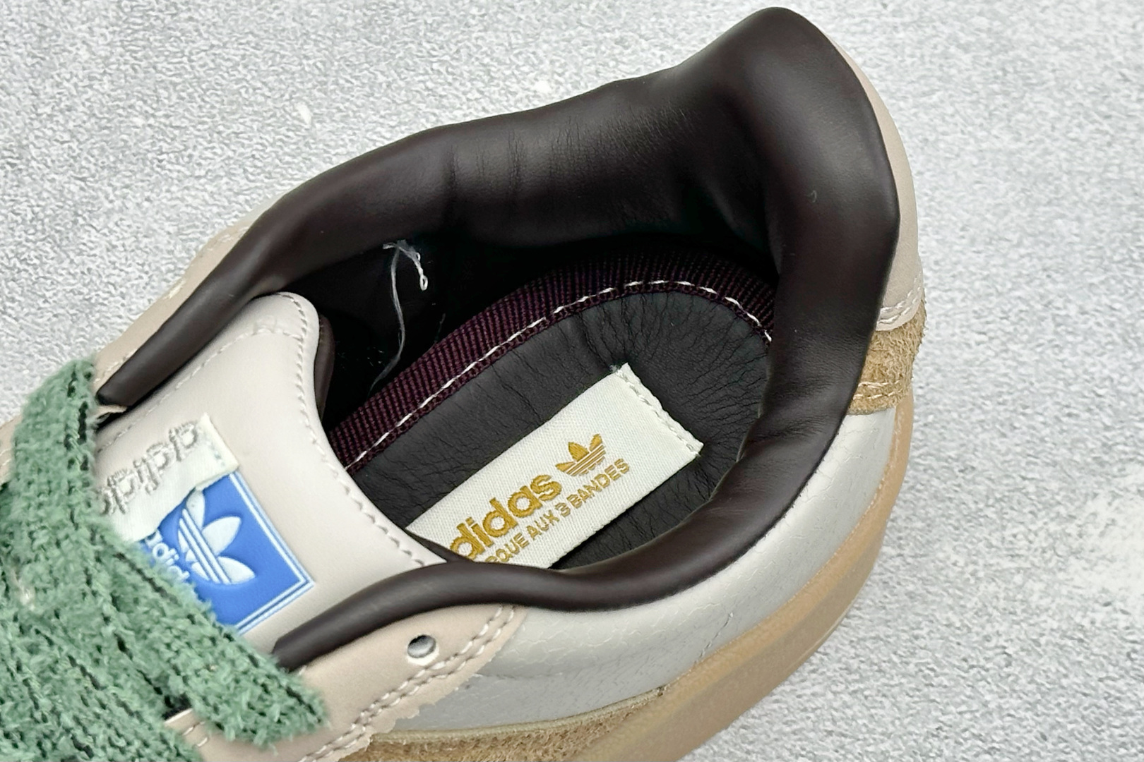 阿迪达斯 adidas BW Army BW Army 舒适百搭 马吉拉德训鞋 货号：KK0183 尺码：36-45 