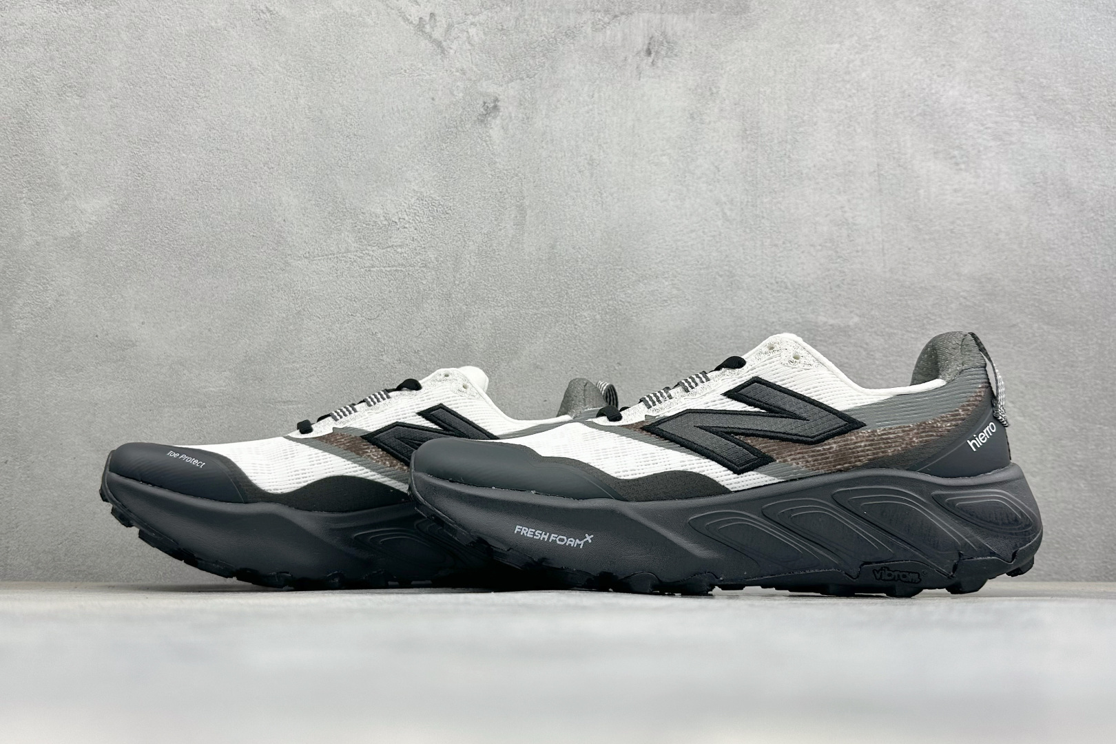 新百伦New Balance Fresh FoamXNB880 柔软舒适防滑耐磨低帮休闲跑步鞋 货号：W880B15 尺