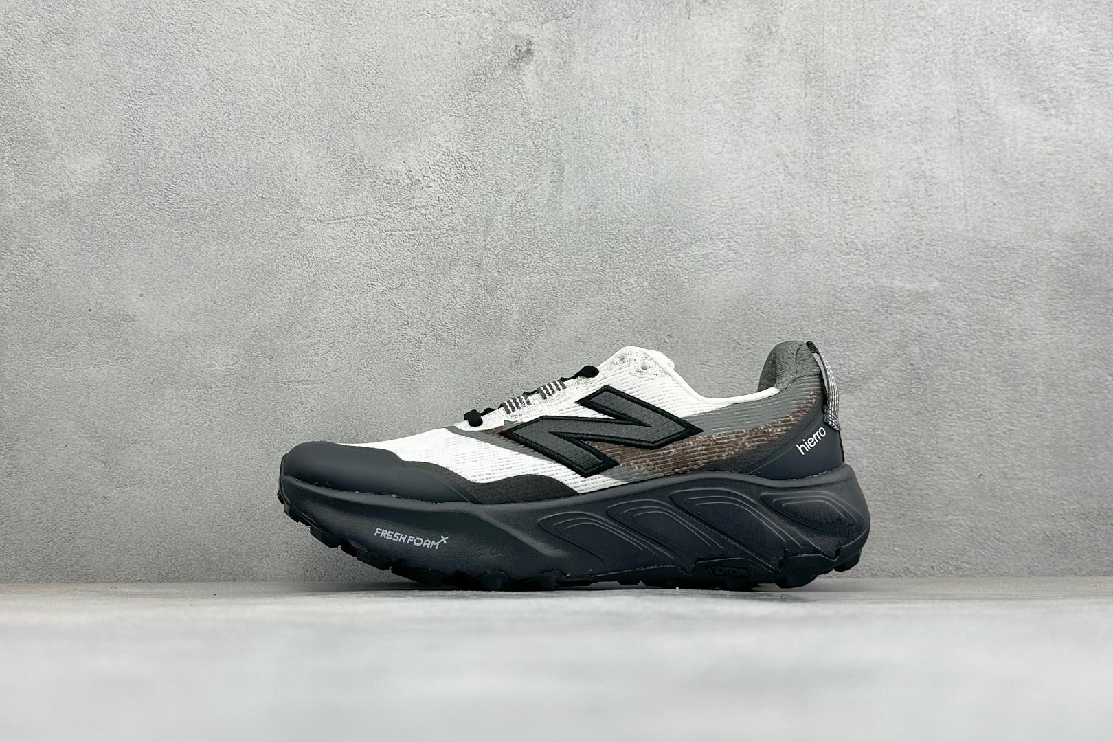 新百伦New Balance Fresh FoamXNB880 柔软舒适防滑耐磨低帮休闲跑步鞋 货号：W880B15 尺