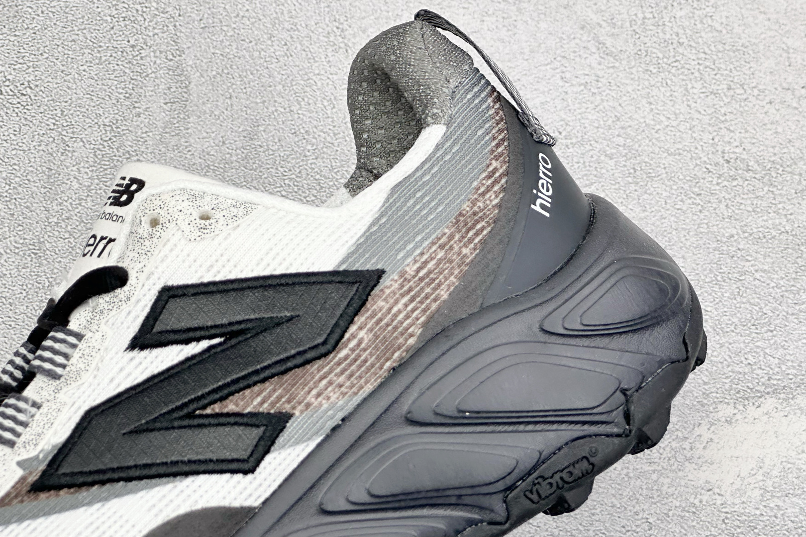 新百伦New Balance Fresh FoamXNB880 柔软舒适防滑耐磨低帮休闲跑步鞋 货号：W880B15 尺