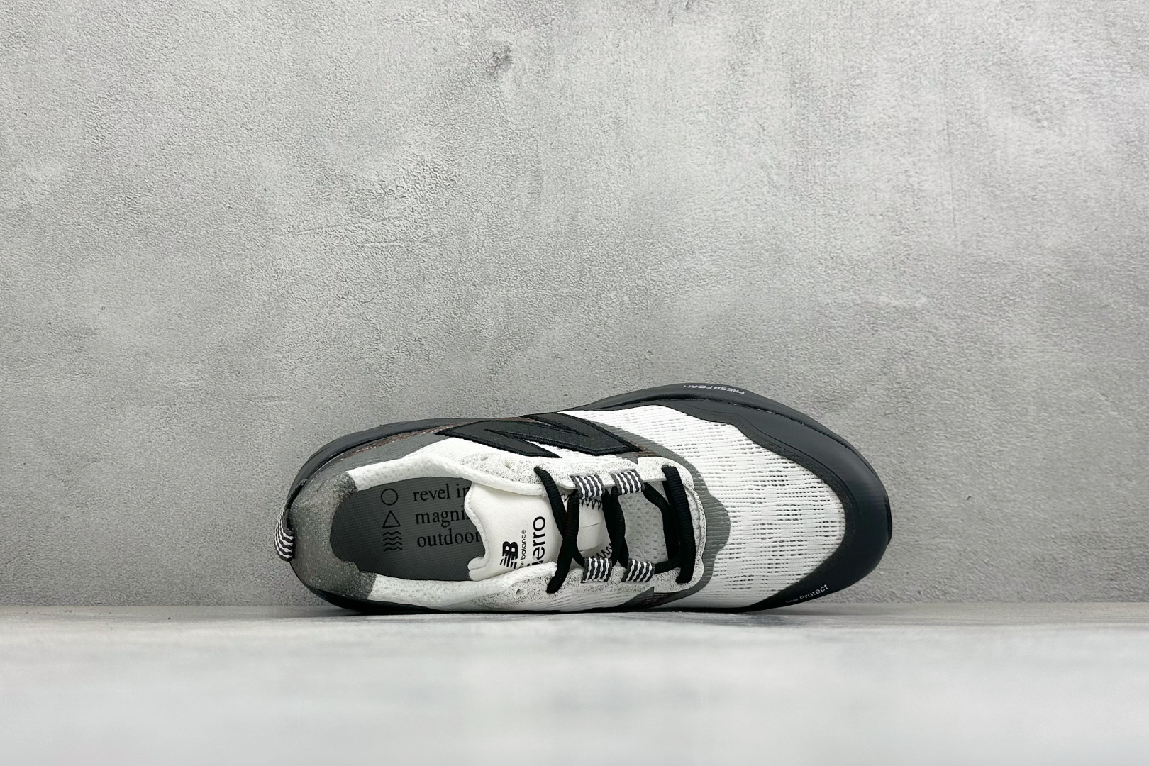 新百伦New Balance Fresh FoamXNB880 柔软舒适防滑耐磨低帮休闲跑步鞋 货号：W880B15 尺