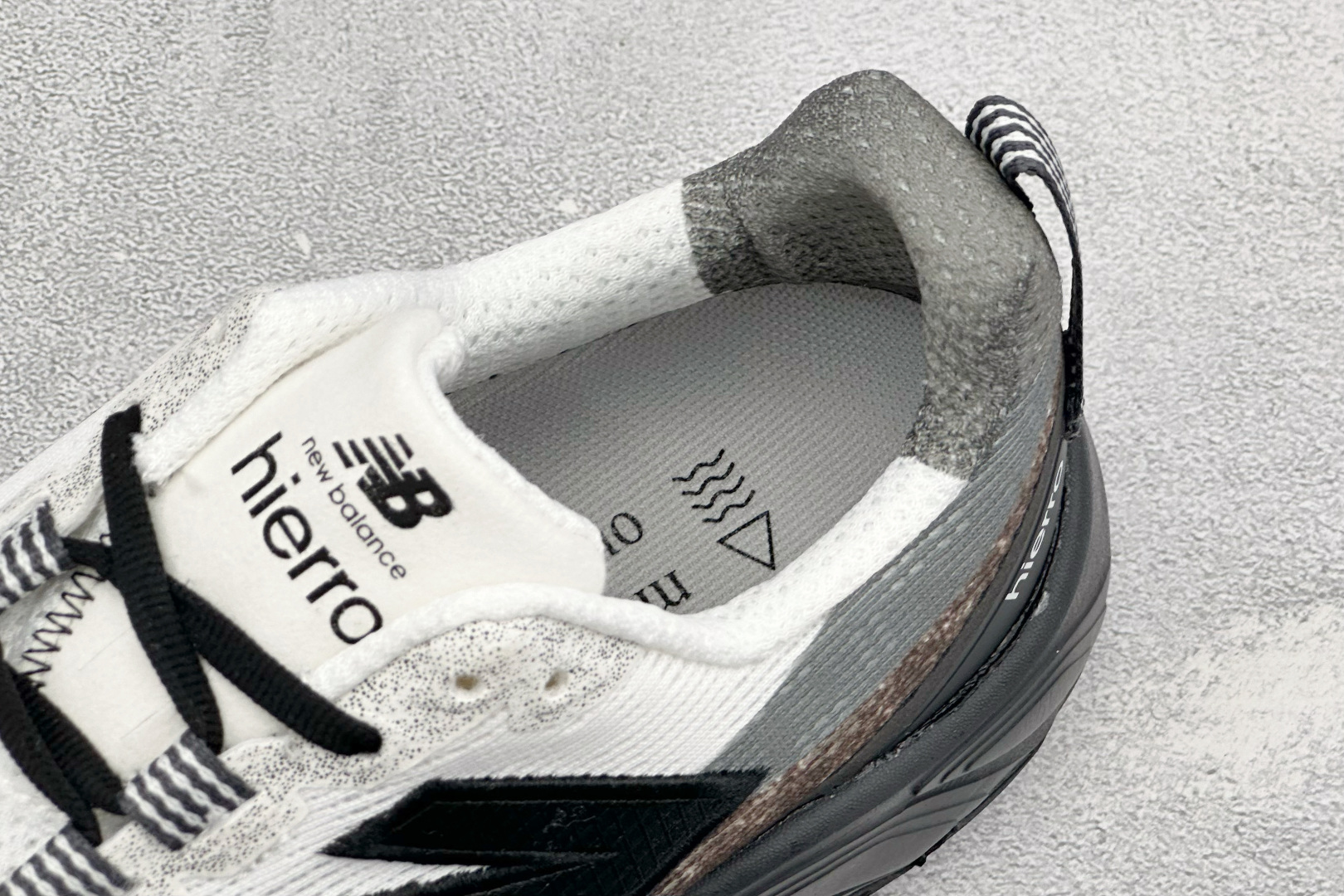 新百伦New Balance Fresh FoamXNB880 柔软舒适防滑耐磨低帮休闲跑步鞋 货号：W880B15 尺