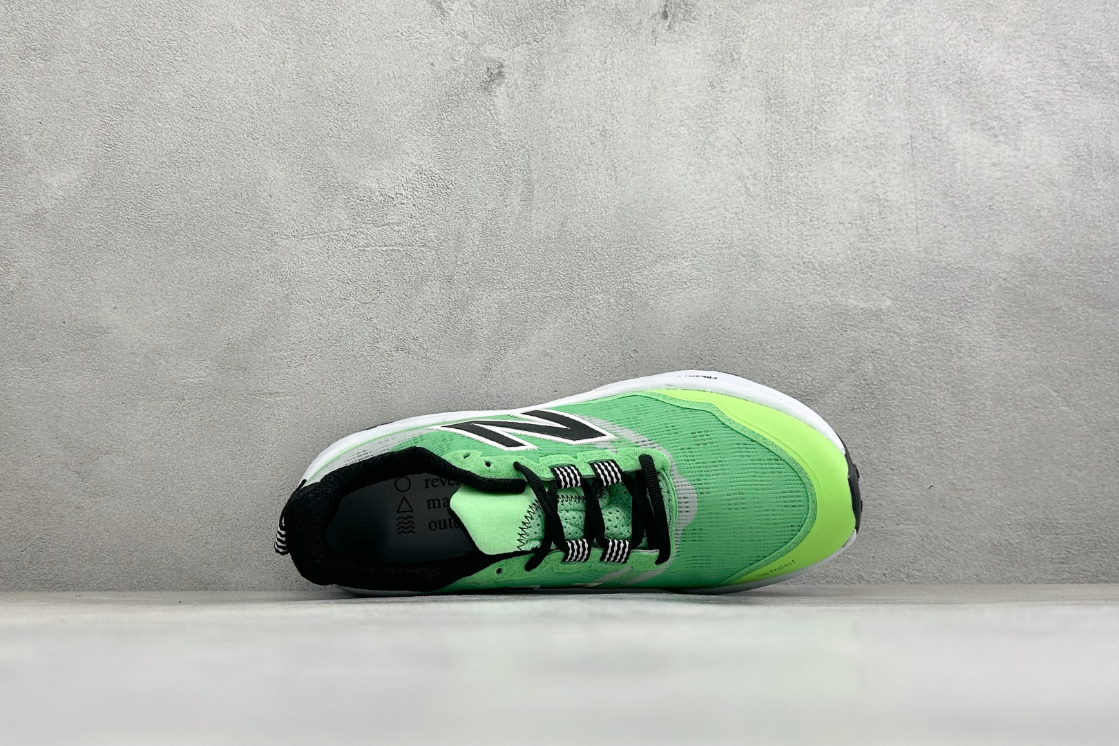 新百伦New Balance Fresh FoamXNB880 柔软舒适防滑耐磨低帮休闲跑步鞋 货号：W880B15 尺