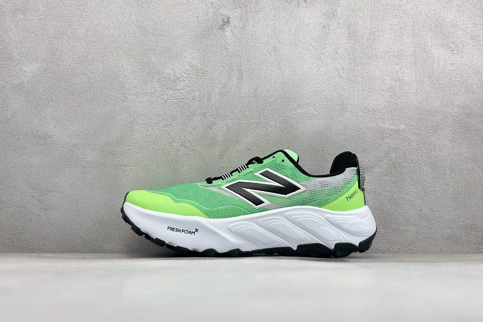 新百伦New Balance Fresh FoamXNB880 柔软舒适防滑耐磨低帮休闲跑步鞋 货号：W880B15 尺