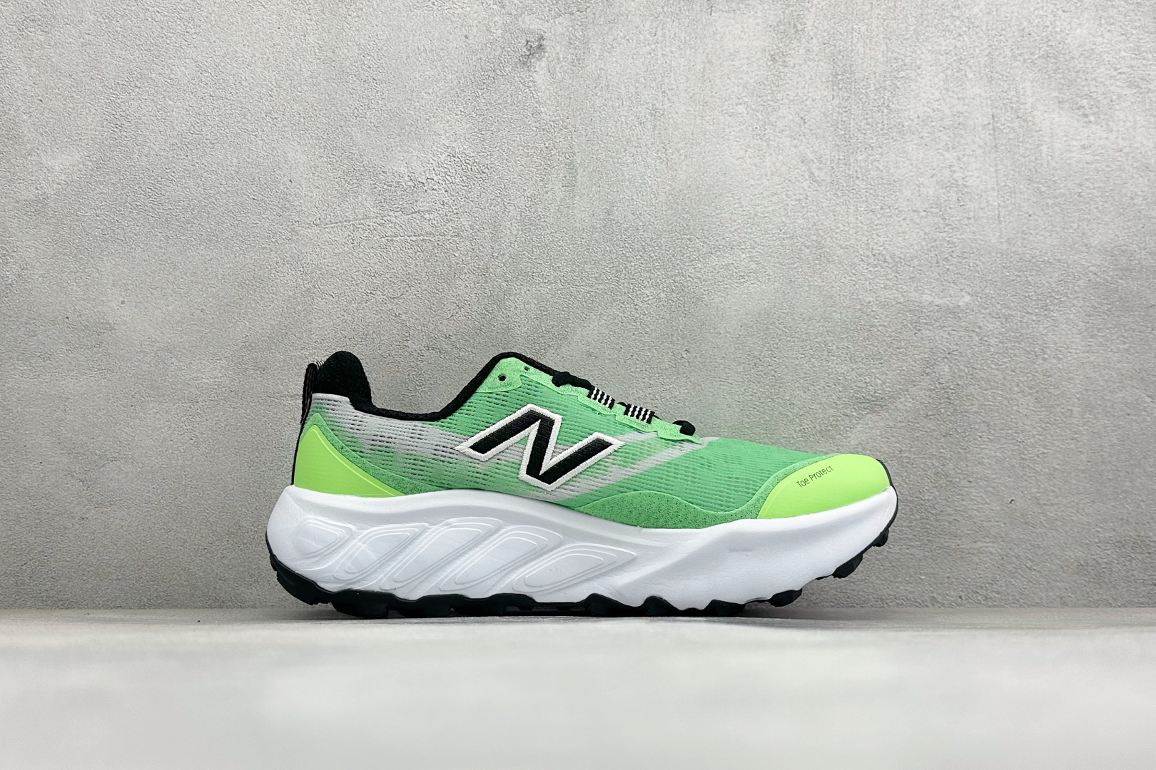 新百伦New Balance Fresh FoamXNB880 柔软舒适防滑耐磨低帮休闲跑步鞋 货号：W880B15 尺
