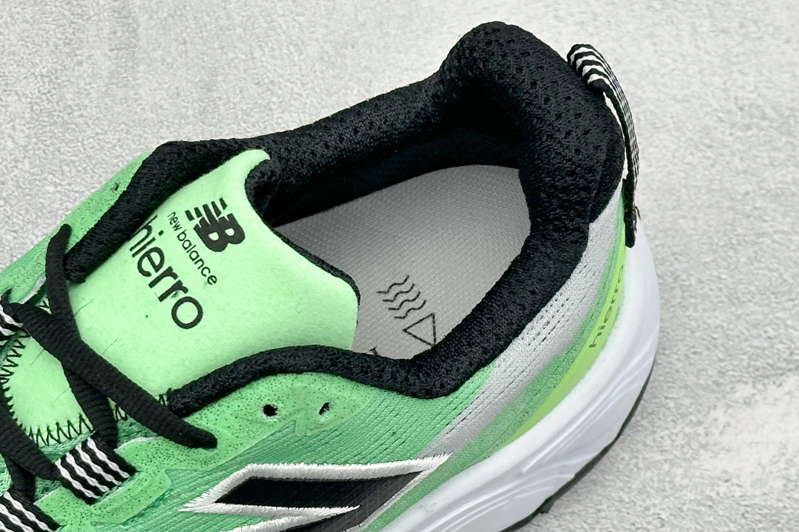 新百伦New Balance Fresh FoamXNB880 柔软舒适防滑耐磨低帮休闲跑步鞋 货号：W880B15 尺