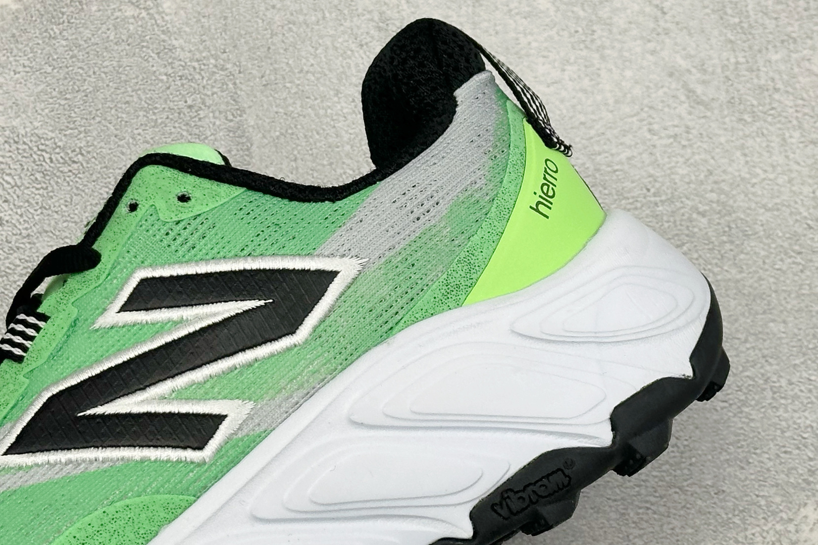 新百伦New Balance Fresh FoamXNB880 柔软舒适防滑耐磨低帮休闲跑步鞋 货号：W880B15 尺