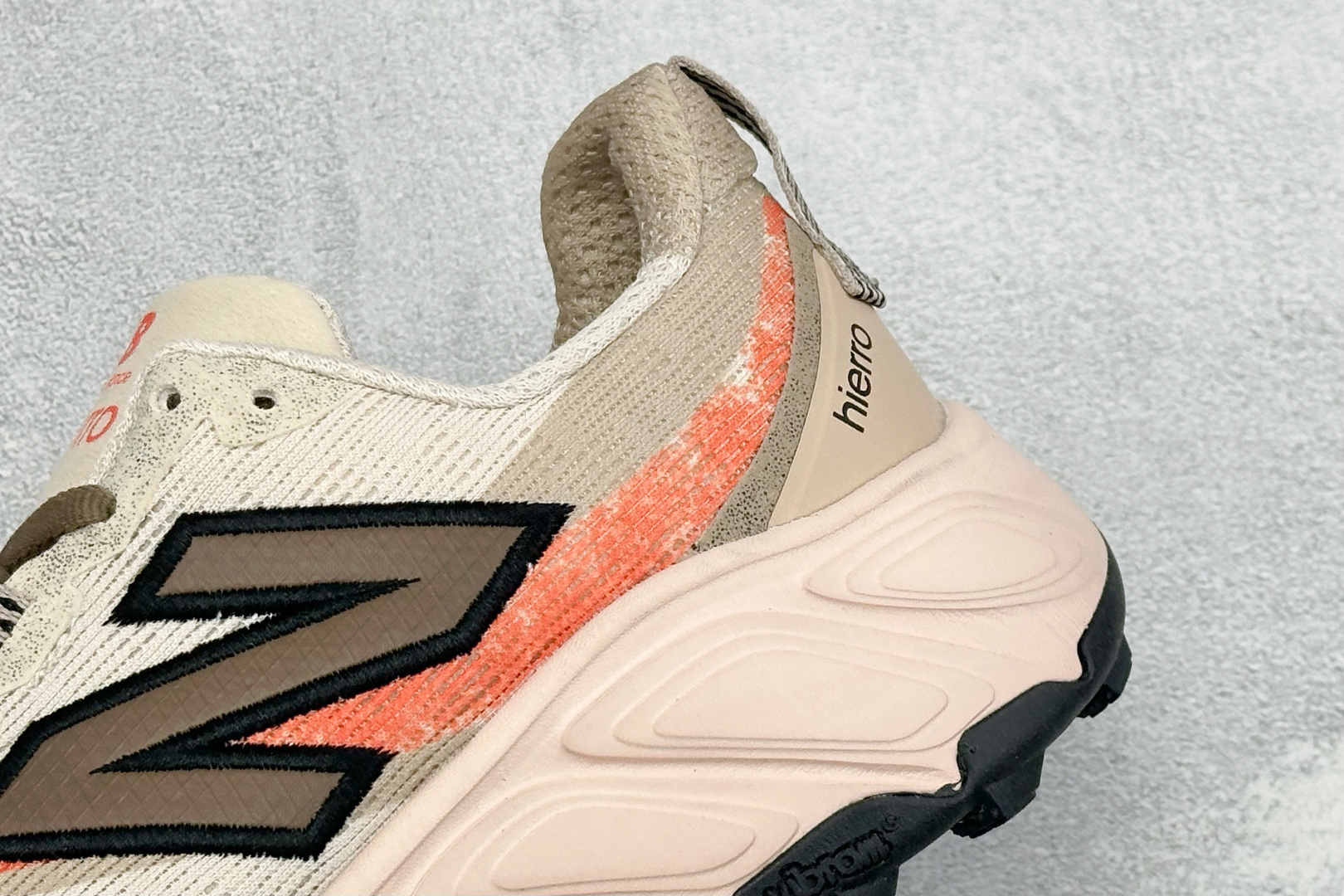 新百伦New Balance Fresh FoamXNB880 柔软舒适防滑耐磨低帮休闲跑步鞋 货号：W880B15 尺
