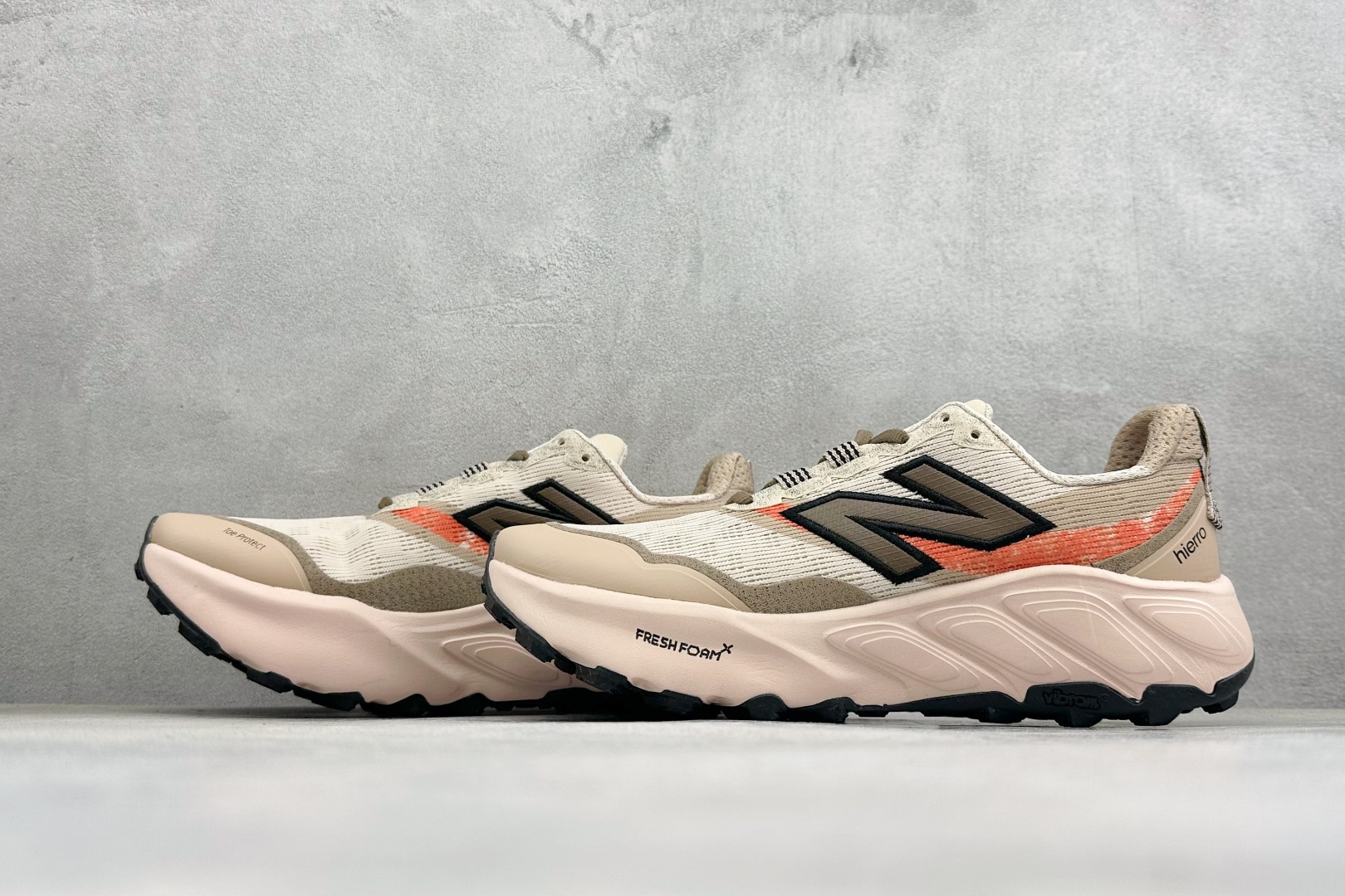 新百伦New Balance Fresh FoamXNB880 柔软舒适防滑耐磨低帮休闲跑步鞋 货号：W880B15 尺