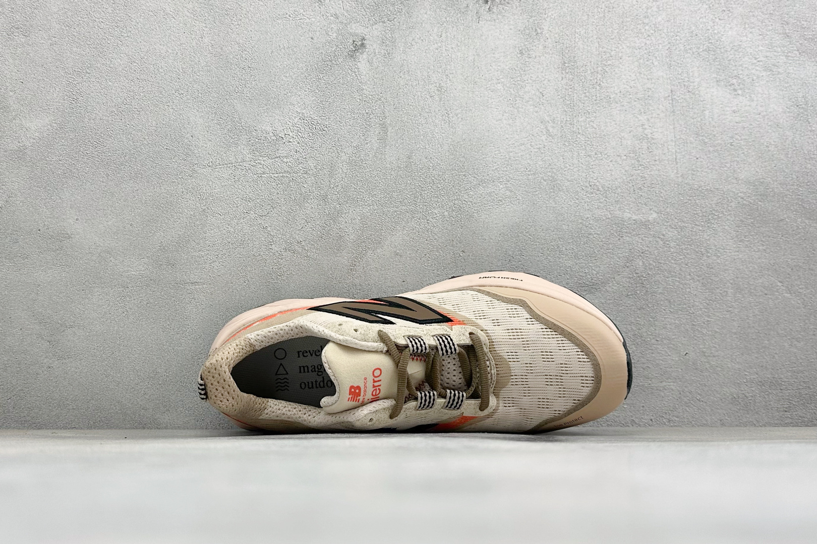 新百伦New Balance Fresh FoamXNB880 柔软舒适防滑耐磨低帮休闲跑步鞋 货号：W880B15 尺