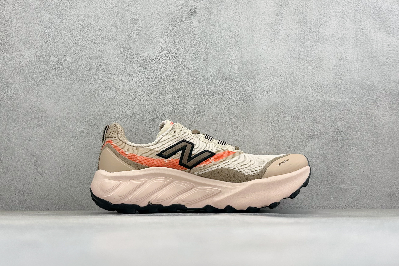 新百伦New Balance Fresh FoamXNB880 柔软舒适防滑耐磨低帮休闲跑步鞋 货号：W880B15 尺