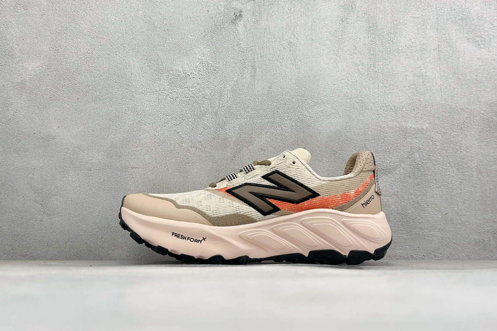 新百伦New Balance Fresh FoamXNB880 柔软舒适防滑耐磨低帮休闲跑步鞋 货号：W880B15 尺