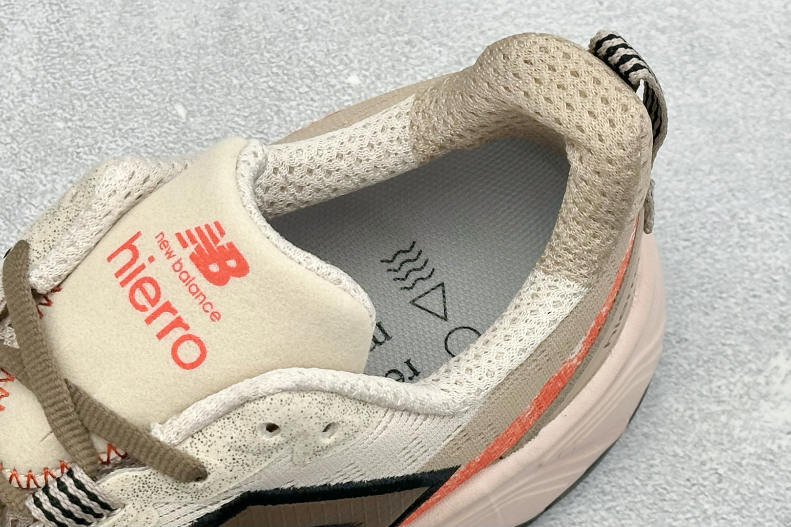 新百伦New Balance Fresh FoamXNB880 柔软舒适防滑耐磨低帮休闲跑步鞋 货号：W880B15 尺