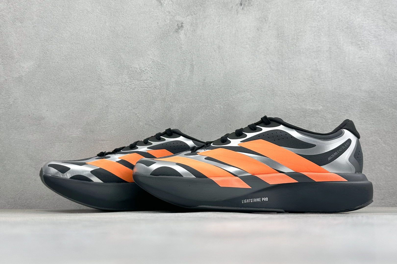 RS版Adidas Adizero Evo SL EXO M 阿迪达斯 舒适百搭防滑耐磨 低帮休闲跑步鞋 中底配置方面搭 RS版Adidas Adizero Evo SL EXO M 阿迪达斯 舒适百搭防滑耐磨 低帮休闲跑步鞋 中底配置方面搭
