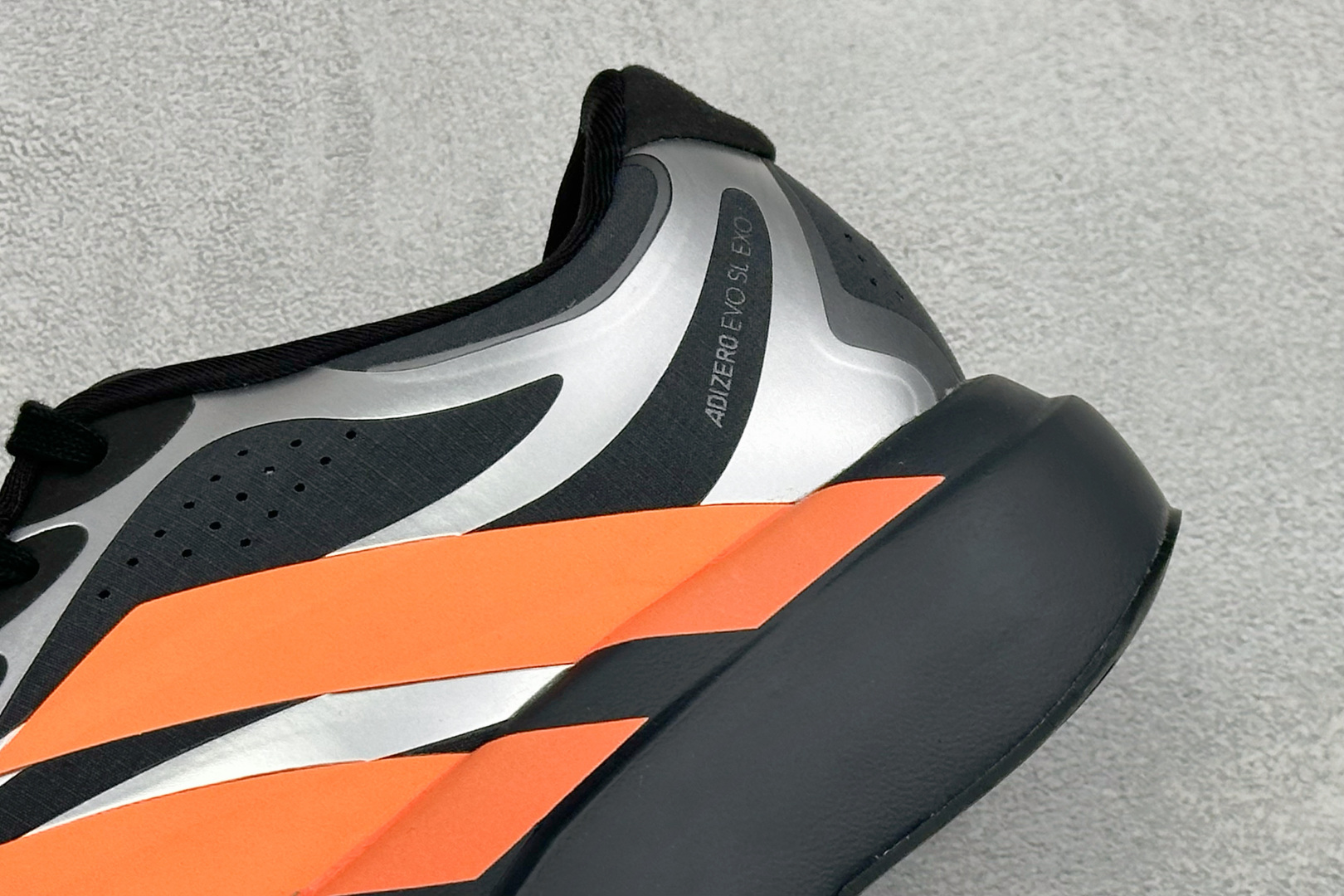 RS版Adidas Adizero Evo SL EXO M 阿迪达斯 舒适百搭防滑耐磨 低帮休闲跑步鞋 中底配置方面搭 RS版Adidas Adizero Evo SL EXO M 阿迪达斯 舒适百搭防滑耐磨 低帮休闲跑步鞋 中底配置方面搭