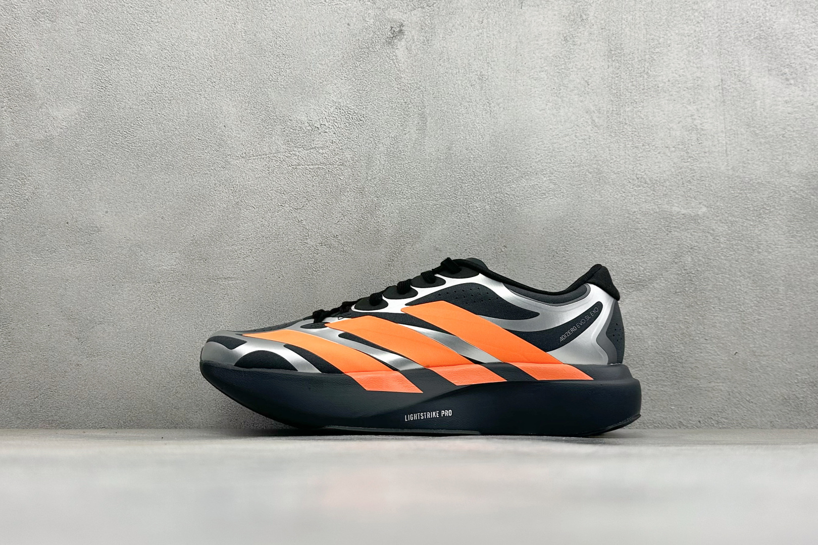 RS版Adidas Adizero Evo SL EXO M 阿迪达斯 舒适百搭防滑耐磨 低帮休闲跑步鞋 中底配置方面搭 RS版Adidas Adizero Evo SL EXO M 阿迪达斯 舒适百搭防滑耐磨 低帮休闲跑步鞋 中底配置方面搭