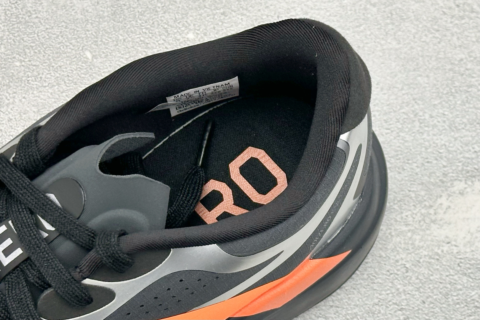 RS版Adidas Adizero Evo SL EXO M 阿迪达斯 舒适百搭防滑耐磨 低帮休闲跑步鞋 中底配置方面搭 RS版Adidas Adizero Evo SL EXO M 阿迪达斯 舒适百搭防滑耐磨 低帮休闲跑步鞋 中底配置方面搭