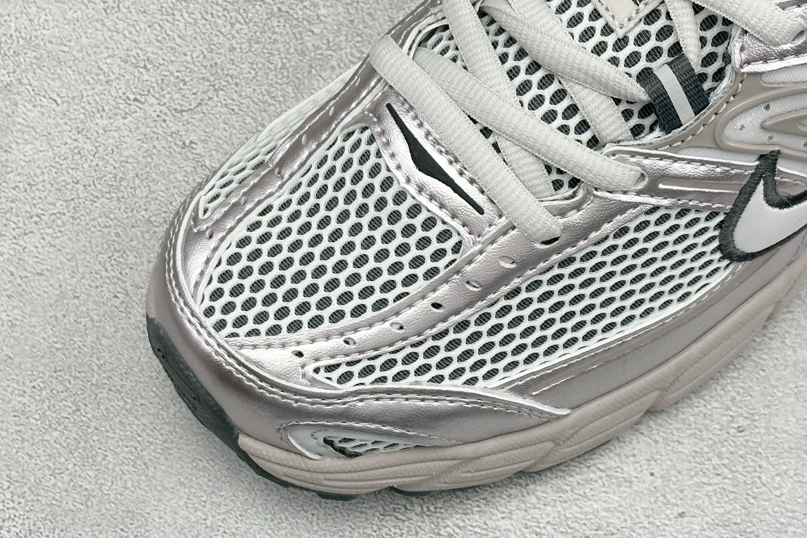 XL版Nike Air Max Moto 2K 耐克新款复古气垫跑步鞋 货号:IO9279-008 尺码:39 40 4 XL版Nike Air Max Moto 2K 耐克新款复古气垫跑步鞋 货号:IO9279-008 尺码:39 40 4