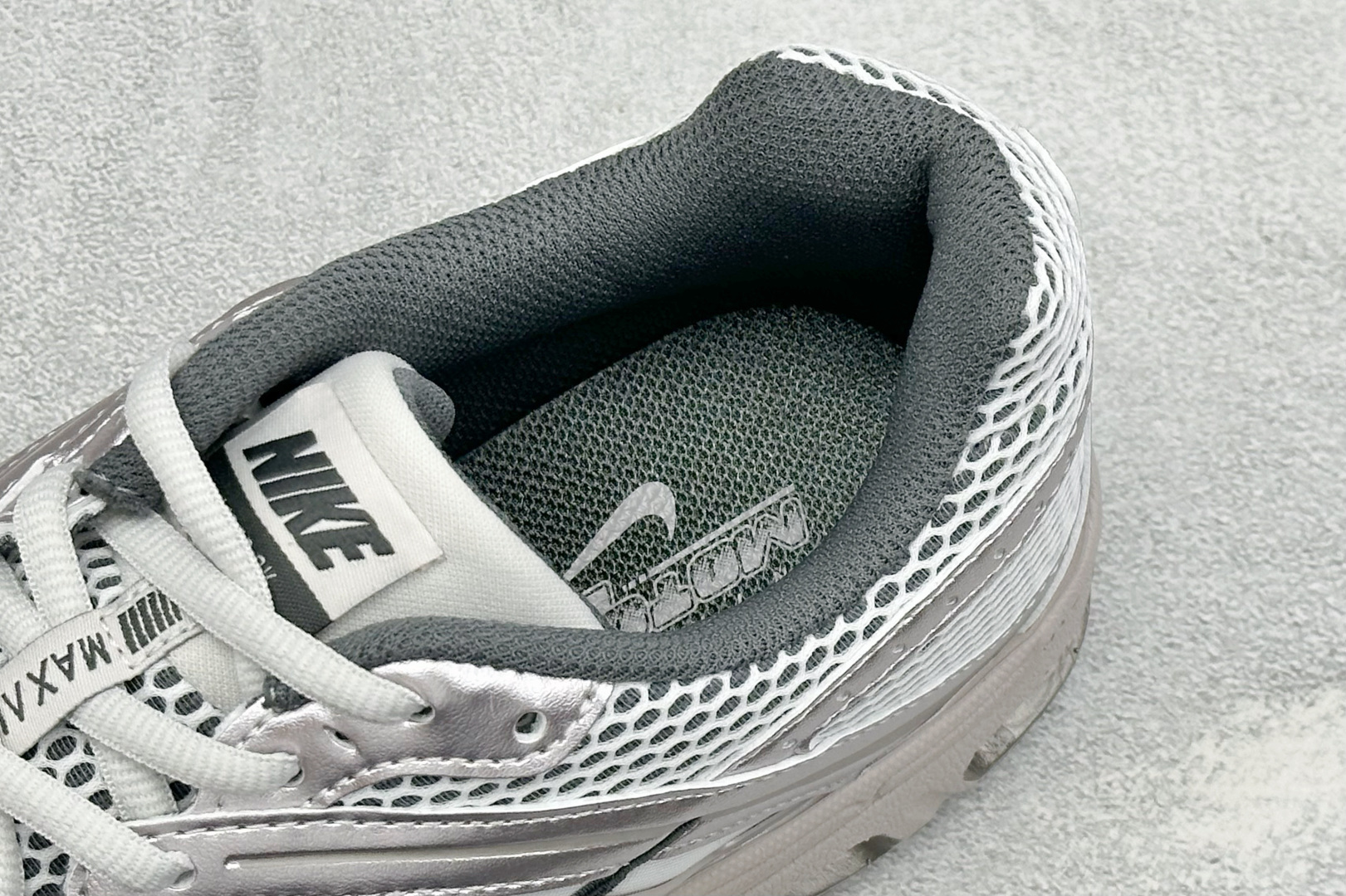 XL版Nike Air Max Moto 2K 耐克新款复古气垫跑步鞋 货号:IO9279-008 尺码:39 40 4 XL版Nike Air Max Moto 2K 耐克新款复古气垫跑步鞋 货号:IO9279-008 尺码:39 40 4
