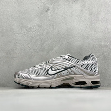 XL版Nike Air Max Moto 2K 耐克新款复古气垫跑步鞋 货号:IO9279-008 尺码:39 40 4 XL版Nike Air Max Moto 2K 耐克新款复古气垫跑步鞋 货号:IO9279-008 尺码:39 40 4