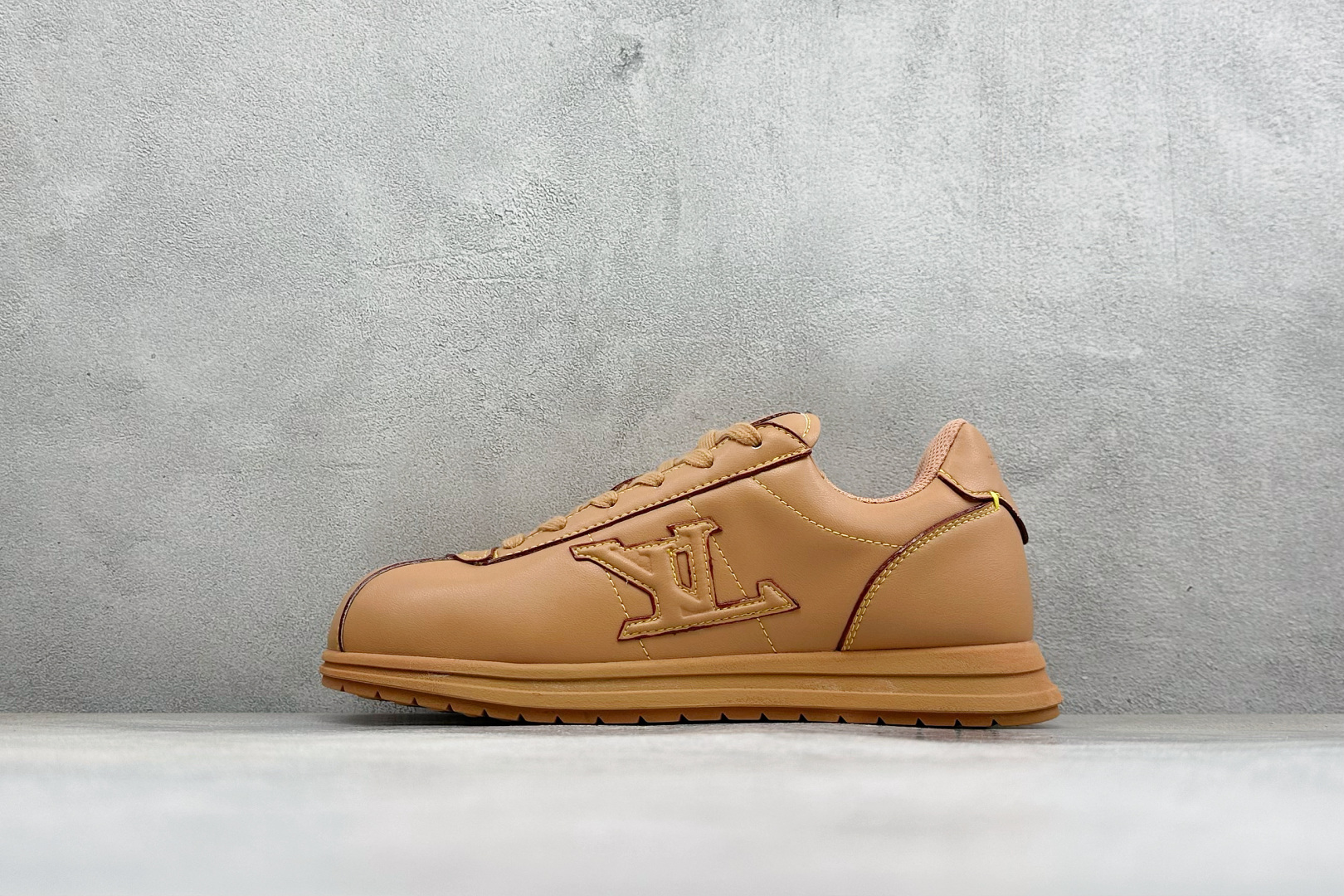 福利特价 LV BUTTERSOFT 运动鞋阿甘鞋 本款 LV Buttersoft 运动鞋出自路易威登男装创意总监 P 福利特价 LV BUTTERSOFT 运动鞋阿甘鞋 本款 LV Buttersoft 运动鞋出自路易威登男装创意总监 P