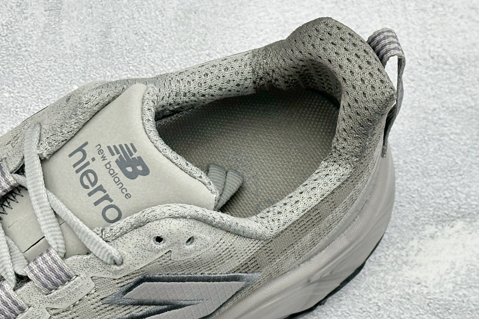New Balance NB Fresh Foam X Hierro v9 柔软舒适 低帮 越野跑步鞋 货号：W880B
