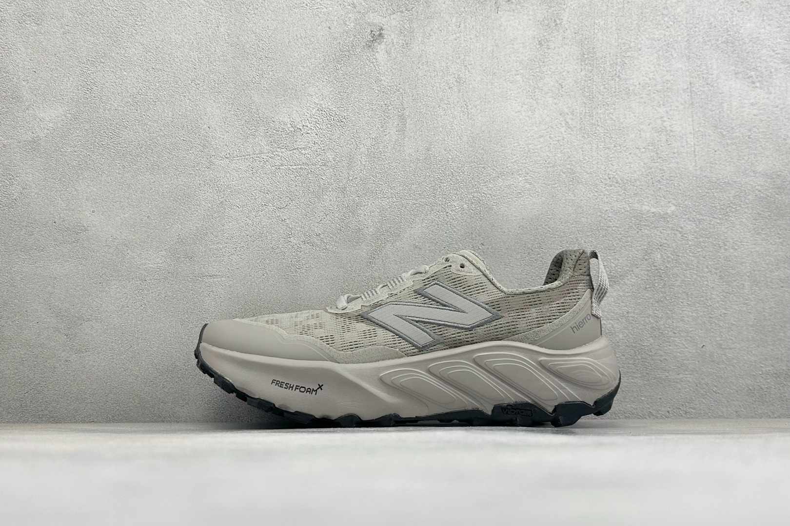 New Balance NB Fresh Foam X Hierro v9 柔软舒适 低帮 越野跑步鞋 货号：W880B