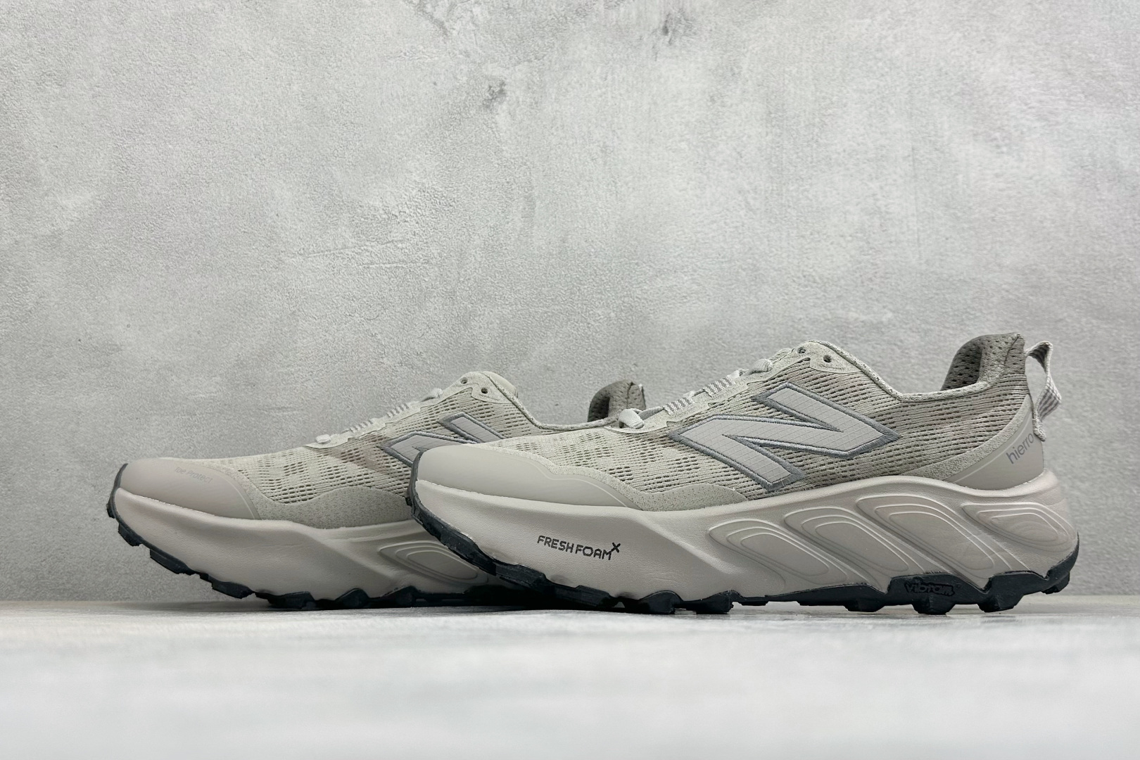 New Balance NB Fresh Foam X Hierro v9 柔软舒适 低帮 越野跑步鞋 货号：W880B