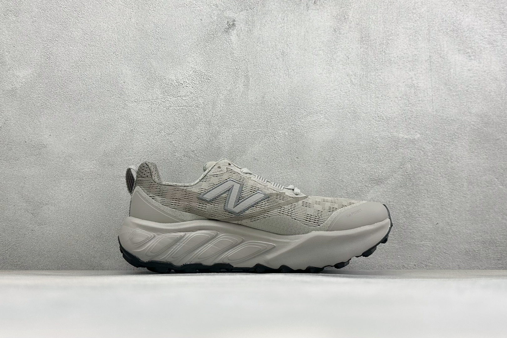 New Balance NB Fresh Foam X Hierro v9 柔软舒适 低帮 越野跑步鞋 货号：W880B