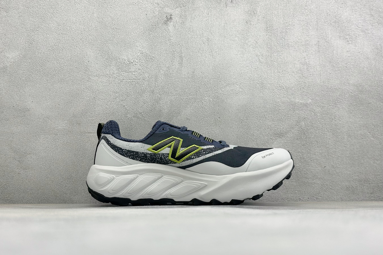New Balance NB Fresh Foam X Hierro v9 柔软舒适 低帮 越野跑步鞋 货号：W880B