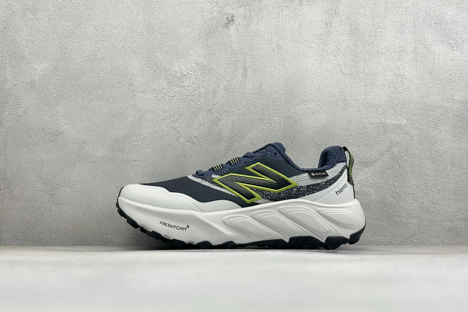 New Balance NB Fresh Foam X Hierro v9 柔软舒适 低帮 越野跑步鞋 货号：W880B