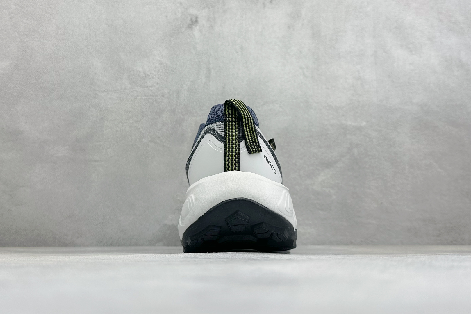 New Balance NB Fresh Foam X Hierro v9 柔软舒适 低帮 越野跑步鞋 货号：W880B