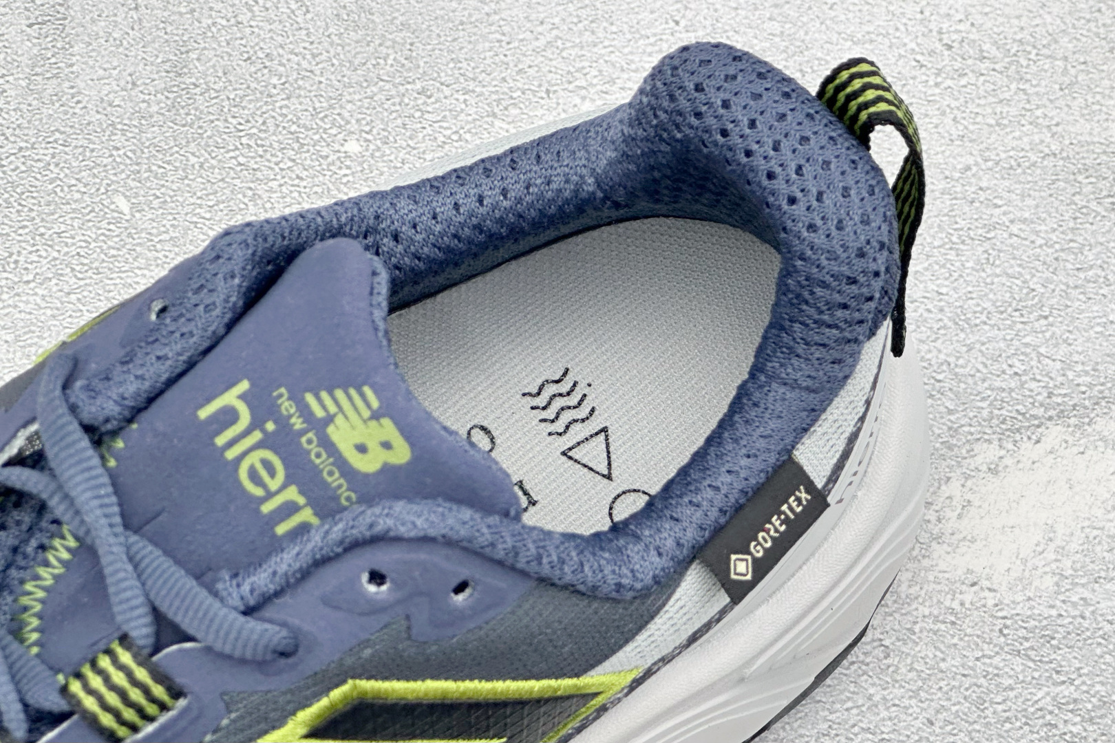 New Balance NB Fresh Foam X Hierro v9 柔软舒适 低帮 越野跑步鞋 货号：W880B