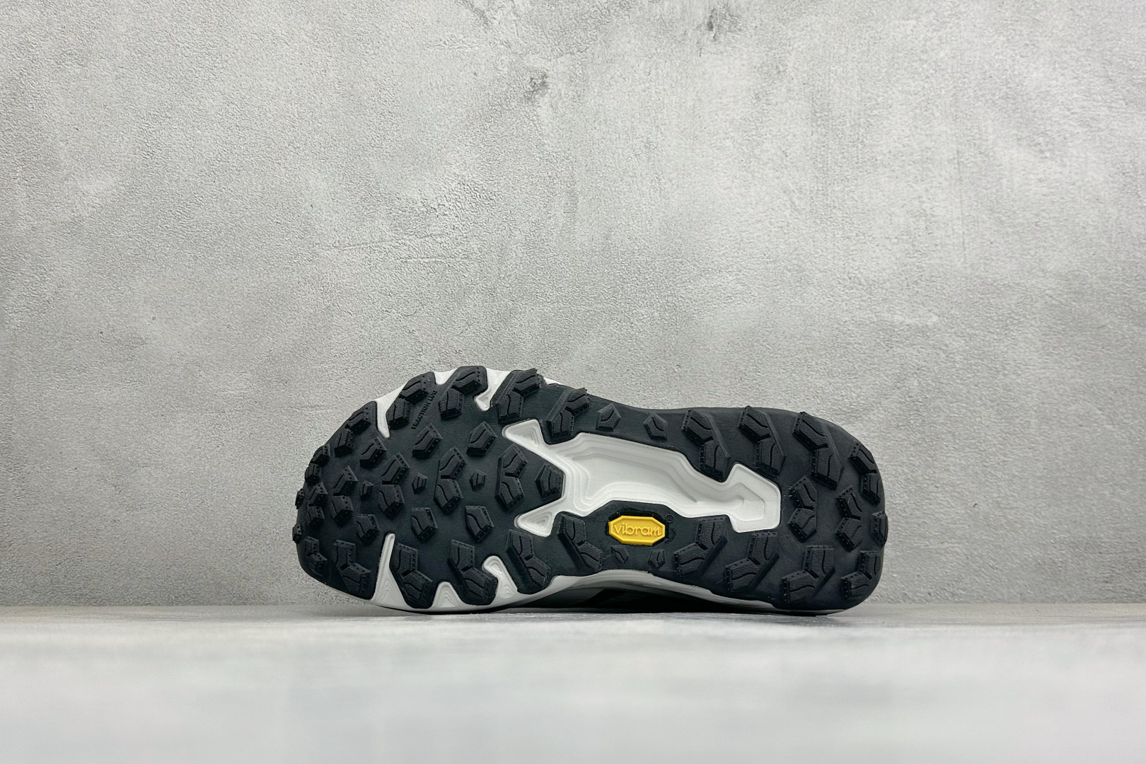 New Balance NB Fresh Foam X Hierro v9 柔软舒适 低帮 越野跑步鞋 货号：W880B