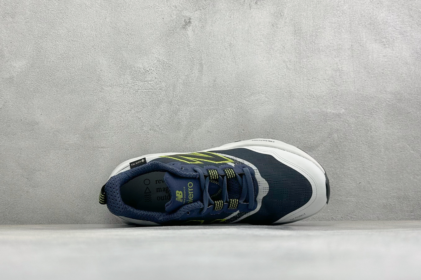 New Balance NB Fresh Foam X Hierro v9 柔软舒适 低帮 越野跑步鞋 货号：W880B