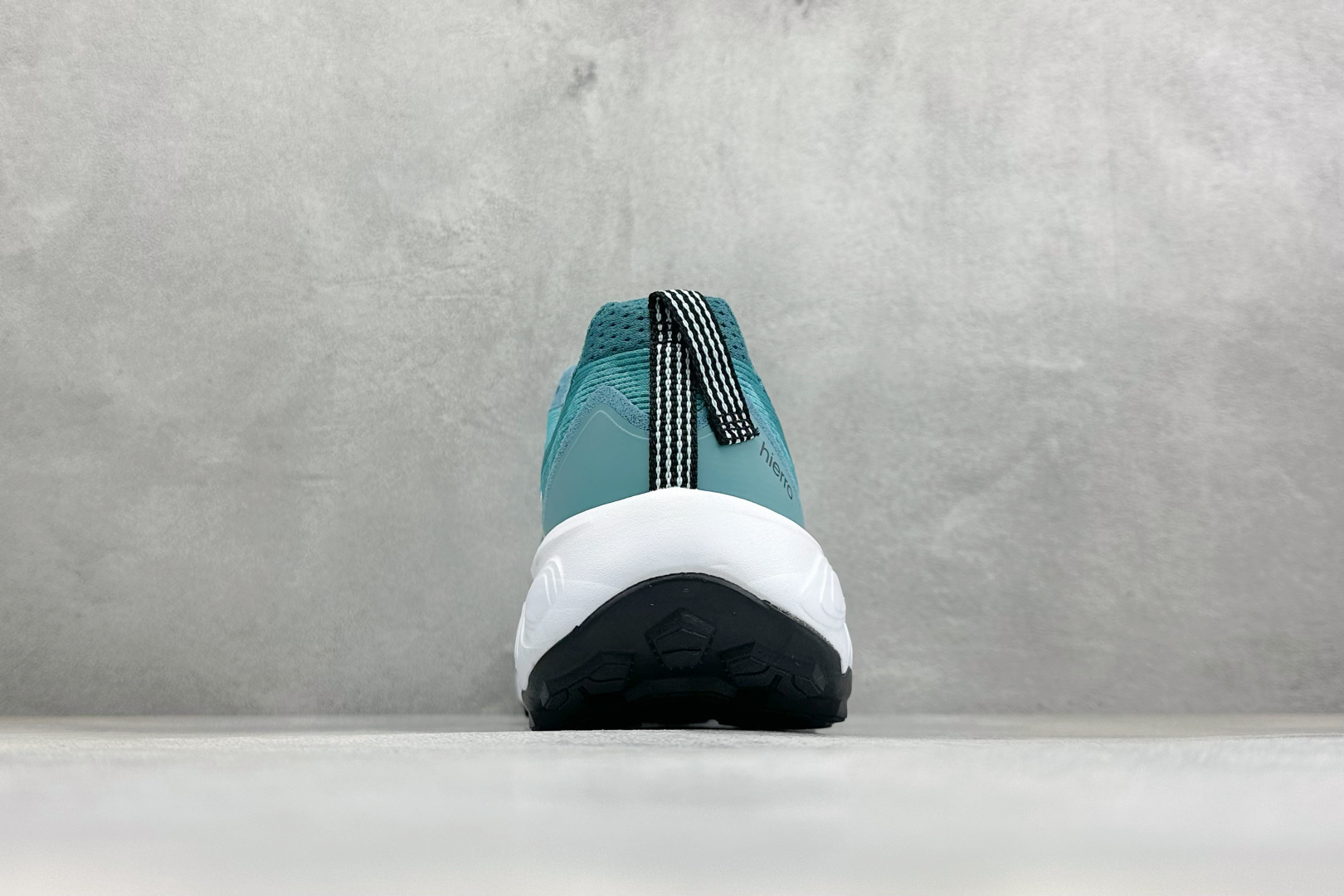New Balance NB Fresh Foam X Hierro v9 柔软舒适 低帮 越野跑步鞋 货号：W880B