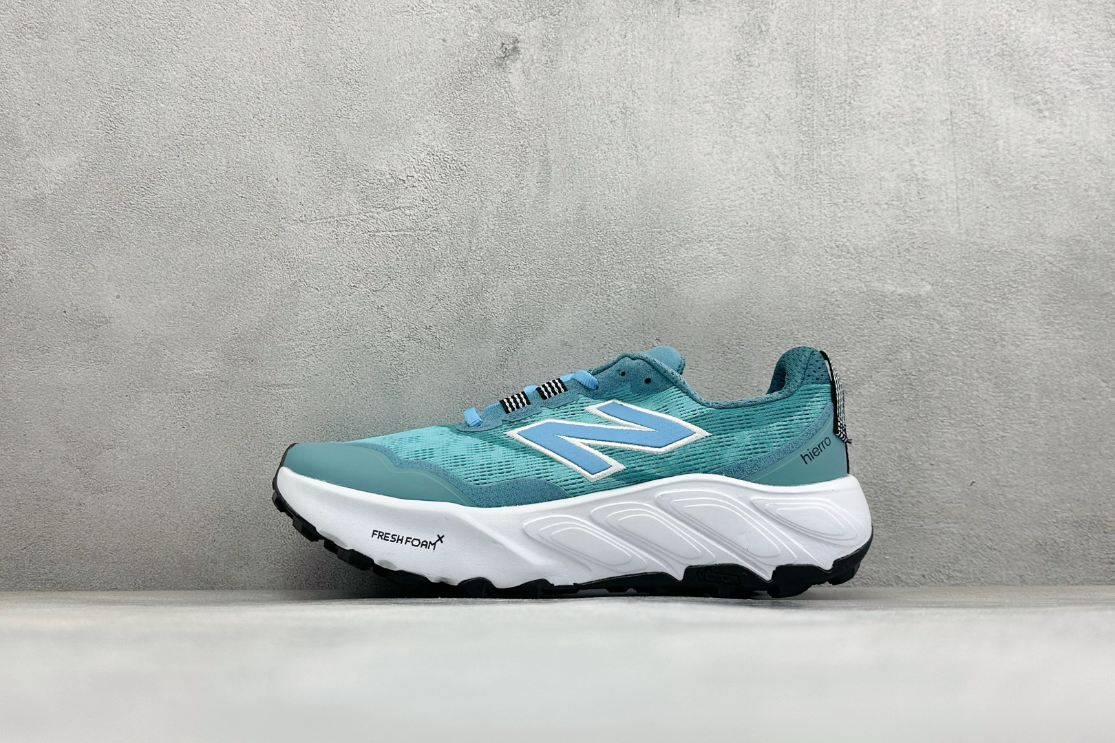 New Balance NB Fresh Foam X Hierro v9 柔软舒适 低帮 越野跑步鞋 货号：W880B