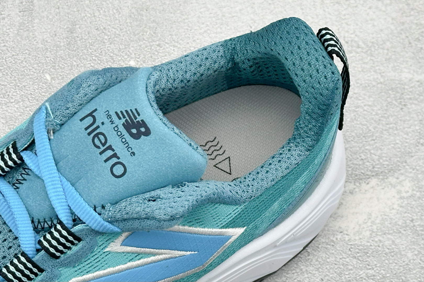 New Balance NB Fresh Foam X Hierro v9 柔软舒适 低帮 越野跑步鞋 货号：W880B