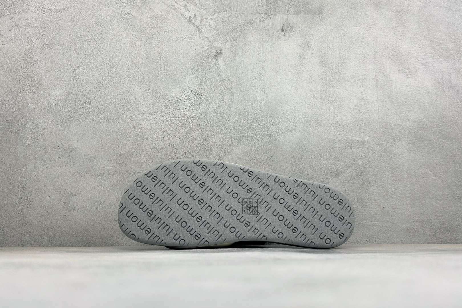 lululemon Restfeel Slide 露露乐蒙舒适柔软防滑耐磨一字拖鞋 lululemon Restfeel